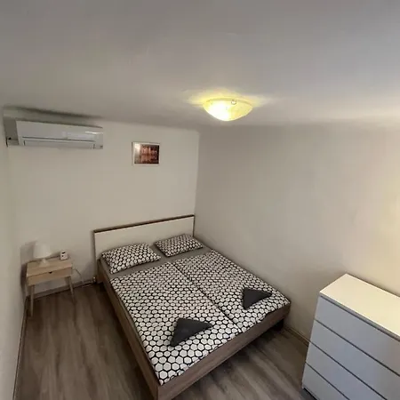 Hostel Piran بيت شباب بيران