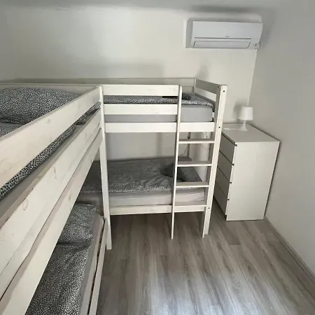 Hostel Piran بيت شباب