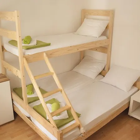 Hostel Piran بيت شباب