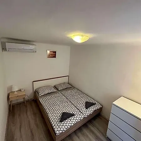 Hostel Piran بيت شباب *