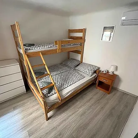 Hostel Piran بيت شباب بيران