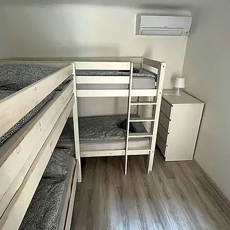 Hostel Piran بيت شباب *