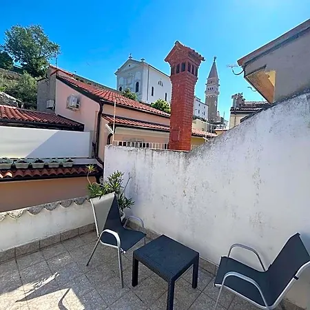Hostel Piran بيت شباب بيران